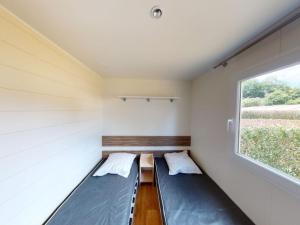 Mobil-home 32m² avec Terrasse, 3 Chambres pour 6 personnes - API-1-52-1245