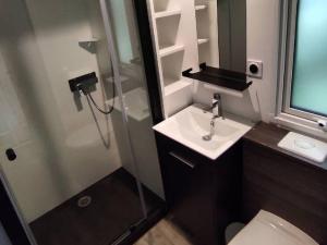 Mobil-home cosy avec terrasse pour 2 personnes - API-1-52-1274