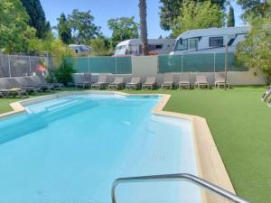 Mobil-home confortable - 2 Chambres, Terrasse, 4 pers. - API-1-52-1271