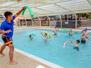 Mobil home 6 pers. avec terrasse à Sainte-Marie-du-Mont - API-1-52-1295