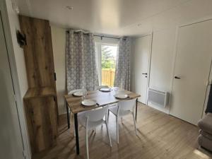 Mobil home - 3 chambres pour 6 personnes avec terrasse - API-1-52-1294