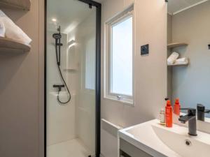 Mobil home 4 pers avec terrasse à Rivedoux-Plage - API-1-52-1330