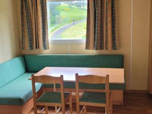 Mobil-home confortable 4 pers, chambres séparées, salon de jardin et barbecue - API-1-52-1348