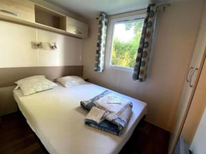 Mobil-home confortable avec terrasse pour 4 pers - API-1-52-1365