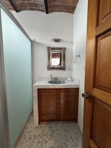 Ajijic Centro with lakeview terrace, AC & walkable