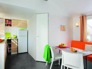 Mobil-home avec terrasse pour 6 personnes - API-1-52-1404
