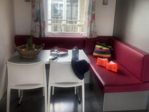 Mobil home confortable avec terrasse pour 4 personnes, proche plage - API-1-52-1485