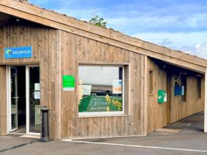 Spacieux Mobil-home 10 personnes avec Terrasse - API-1-52-1530