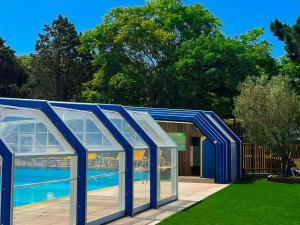 Mobil home confortable pour 4 personnes avec terrasse - API-1-52-1542