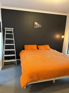 Modern 3 bed 2 bath house, parking and outdoor space