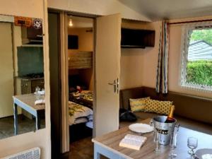 Mobil-home familial avec terrasse, 3 chambres pour 7 personnes - API-1-52-1562