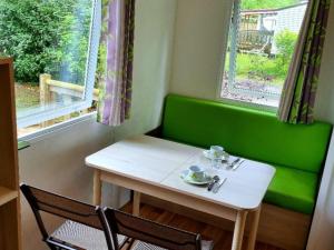 Mobil-home PMR avec Terrasse - 4 Personnes - API-1-52-1561