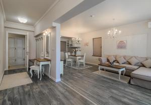 Sunny Castle Hotel -Inclusive, Beach and Free parking