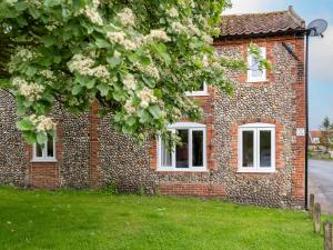 Yew Tree Cottages No 7 - Ukc4476