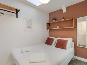 Island Leaf Apartment