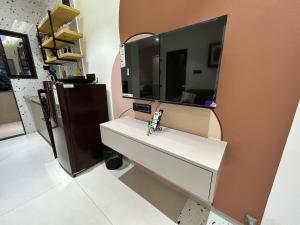 Hostique Emerald Self Checkin Studio Apartment in Scheme 54 Indore