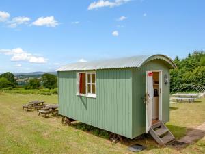 Shepherds Hut - Uk44336