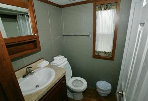 Arrowhead Camping Resort Cottage 11