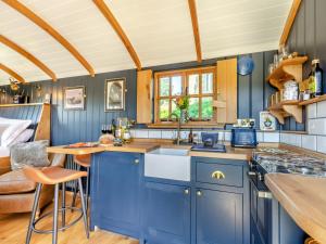 Flossys Hut - Uk43675