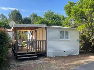 Mobil-Home Confortable avec Terrasse pour 4 Pers. - API-1-52-1634