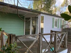 Mobil-Home Confortable avec Terrasse pour 4 Pers. - API-1-52-1634