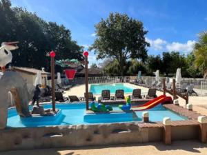 Mobil-home avec terrasse - 6 pers - API-1-52-1652