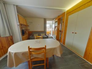Appartement cosy avec loggia au cœur du Jura - FR-1-834-20