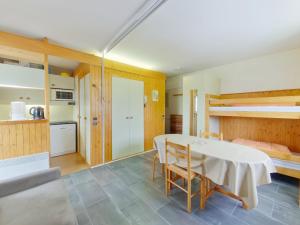 Appartement cosy avec loggia au cœur du Jura - FR-1-834-20