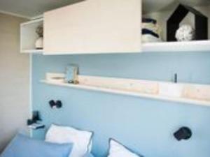 Mobil-home 24m² avec Terrasse - 2 Chambres, 6 Pers. - API-1-52-1633