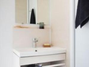 Mobil-home 24m² avec Terrasse - 2 Chambres, 6 Pers. - API-1-52-1633