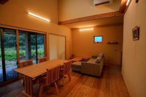 Sesoko Island Hideaway Home - Cozy Forest Retreat