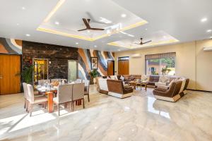 Abhinandan Farm by ELIVAAS