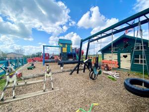 Ivy Shepherds Hut - Cottage