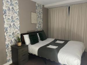 Cosy 2-Bed Apartment at Avoca Court - Free Parking & Wi-Fi