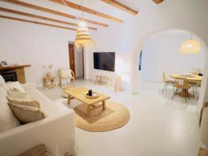 Villa de Lujo en Els Poblets con Piscina y Parking - ES-373-75