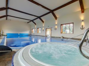 Lakeside View-Uk33428