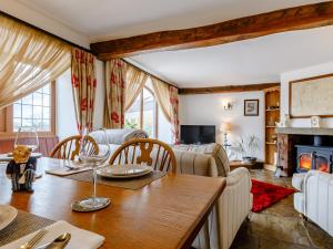 Lakeside View-Uk33428