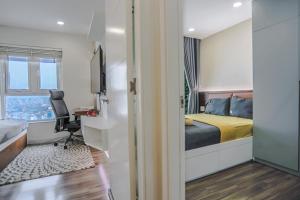 Central Loop Suites - Terra Royal Residence, Poker Table & Pink Church