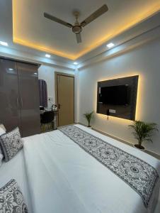 Hotel Radha Krishna Residency - Affordable Stay Central Vrindavan