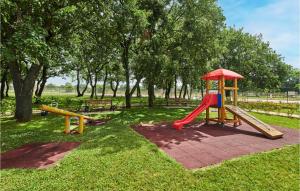 Beach Front Apartment In Umag With Outdoor Swimming Pool