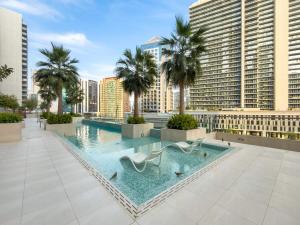 FIRST CLASS 1BR Burj Views , Prime Location