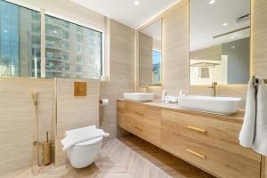 FIRST CLASS 2BR Burj View , Walk to Dubai Mall