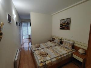 Studio apartment with mountain view at Eagle Rock complex