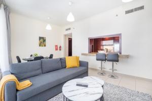 Free housekeeping visits during your stay - StayShort - Elegant 1BR Apartment in Downtown Ideal for 4