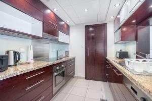 Free housekeeping visits during your stay - StayShort - Elegant 1BR Apartment in Downtown Ideal for 4