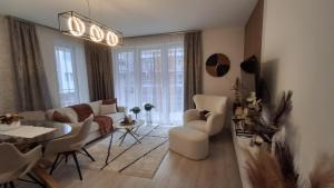 Parkwest Royale AC and Balcony