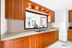 Iconic 4BR with Burj & Fountain Views Boulevard Point