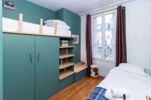 Superb flat with terrace in the centre of Paris