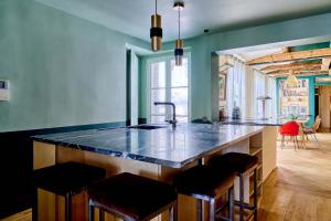 Superb flat with terrace in the centre of Paris