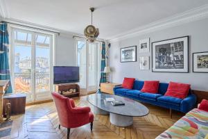 Superb flat with terrace in the centre of Paris